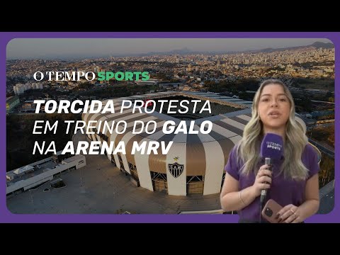 Torcida az protesto contra diretoria em treino do Atlético